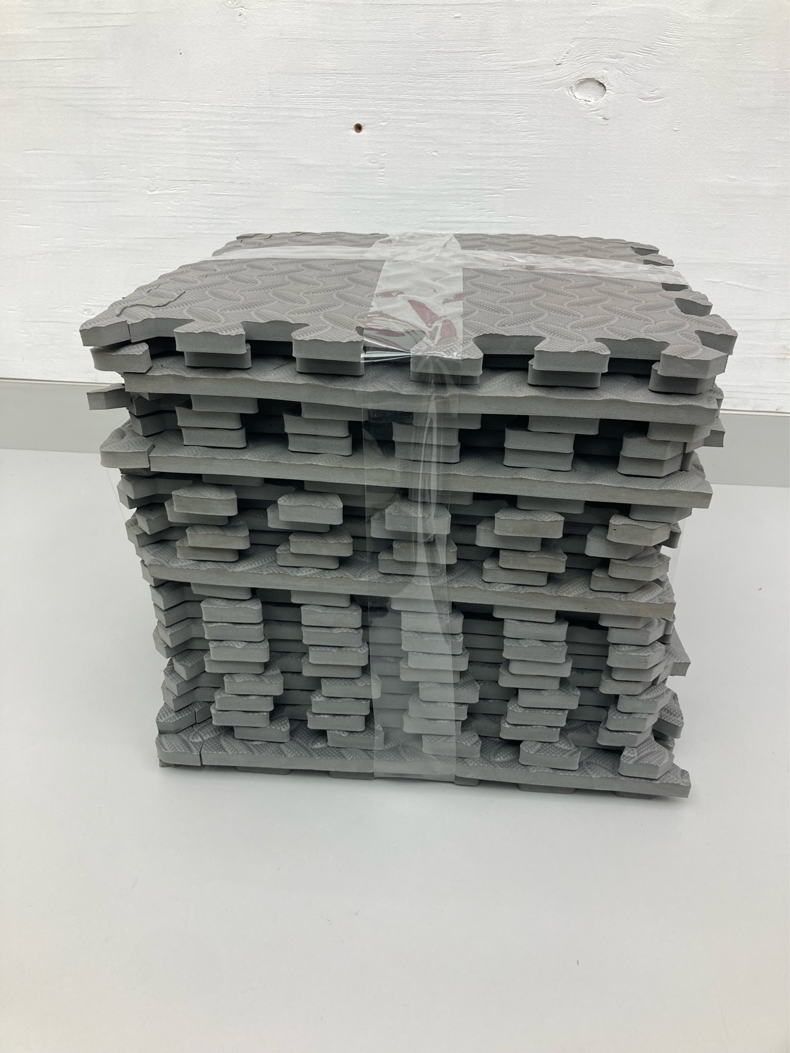 lot 40 image: Small Puzzle Piece Floor Mat Set